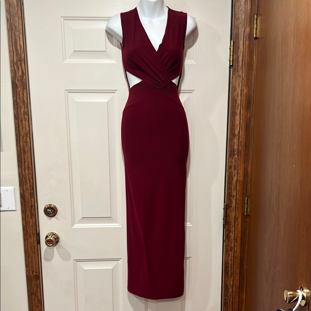 Elegant Burgundy Sleeveless Dress